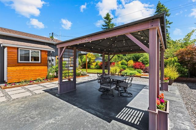 3275 Bennett Drive, Bellingham, WA 98225