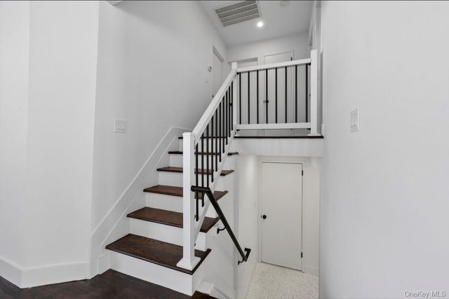 8 Whitebirch Lane, Commack, NY 11725