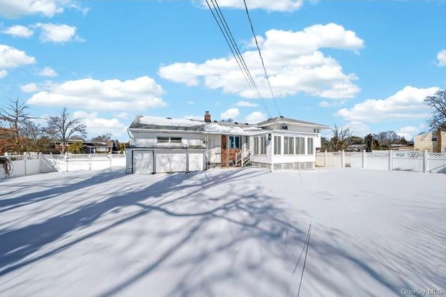 8 Whitebirch Lane, Commack, NY 11725