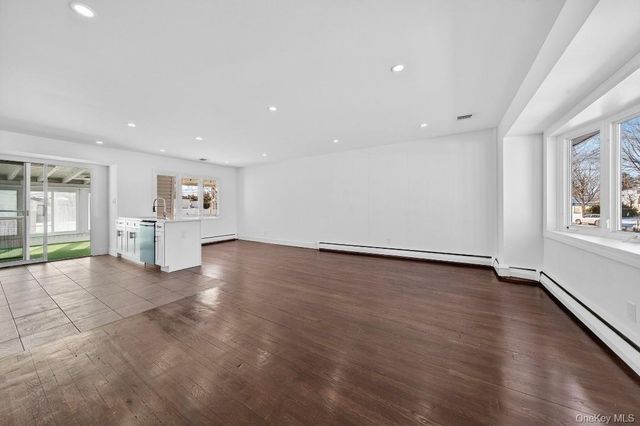 8 Whitebirch Lane, Commack, NY 11725