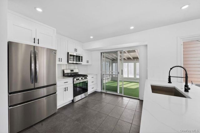 8 Whitebirch Lane, Commack, NY 11725