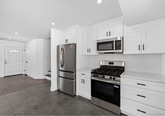 8 Whitebirch Lane, Commack, NY 11725