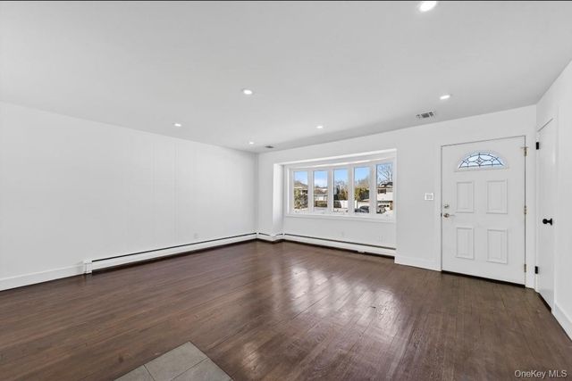 8 Whitebirch Lane, Commack, NY 11725