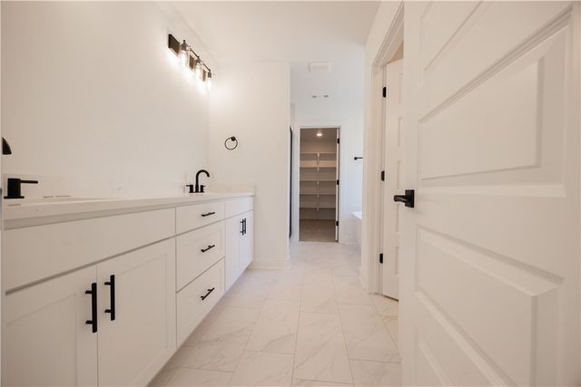 2801 W Rutledge Lane, Fayetteville, AR 72704