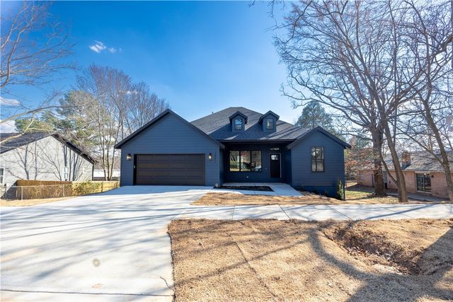 2801 W Rutledge Lane, Fayetteville, AR 72704