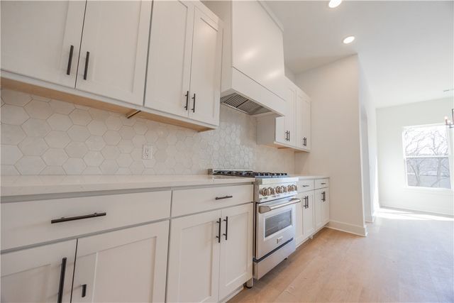 2801 W Rutledge Lane, Fayetteville, AR 72704