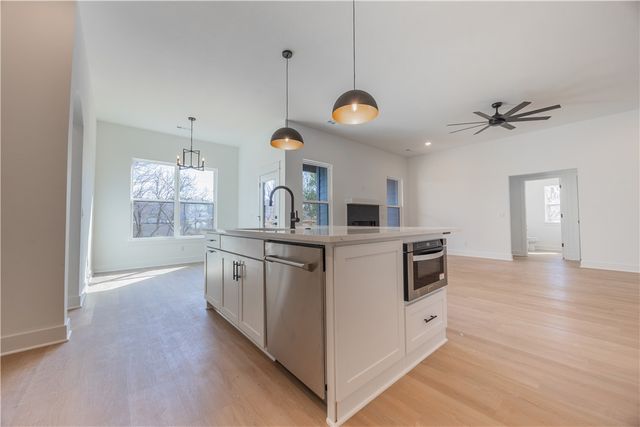 2801 W Rutledge Lane, Fayetteville, AR 72704