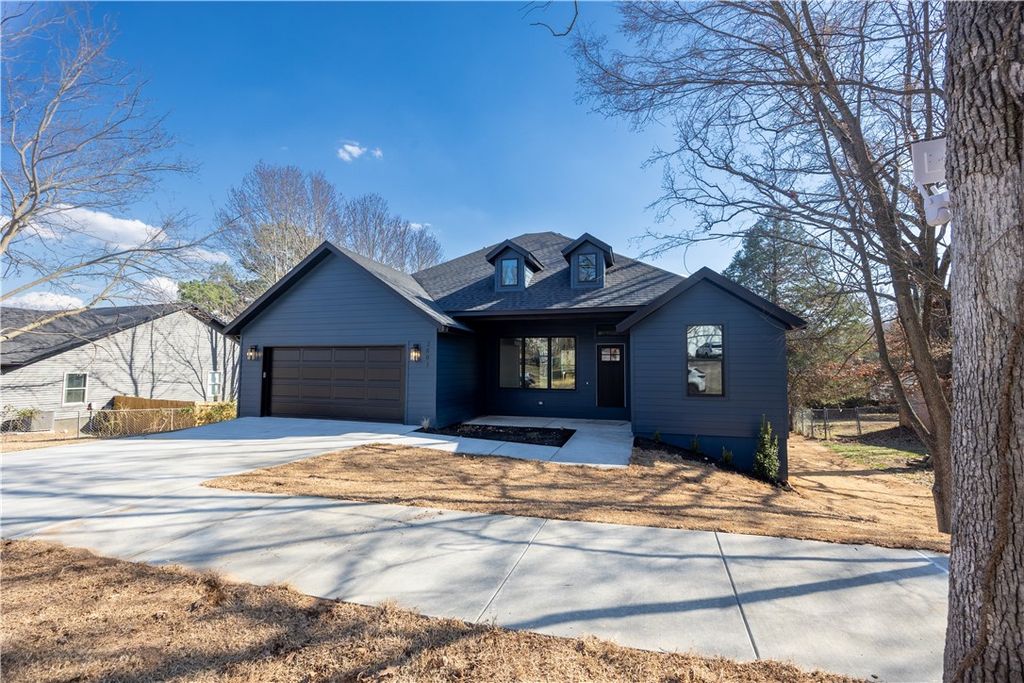 2801 W Rutledge Lane, Fayetteville, AR 72704