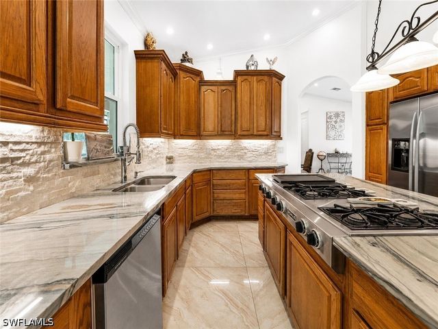 556 6th ST SE, Naples, FL 34117