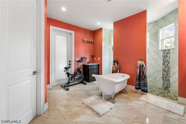 556 6th ST SE, Naples, FL 34117