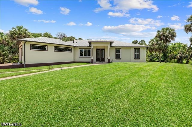 556 6th ST SE, Naples, FL 34117