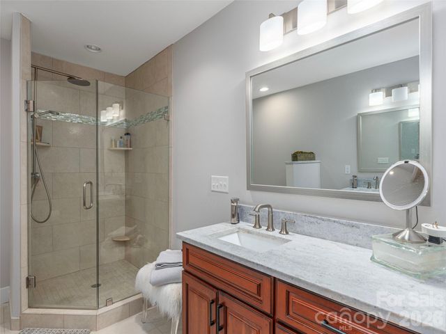34 Dover Street, Asheville, NC 28804