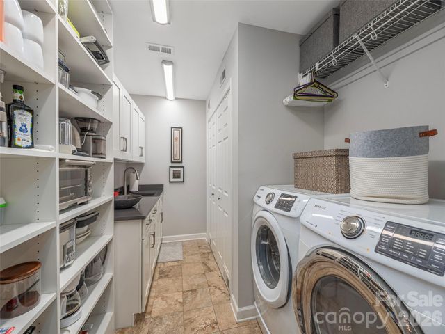 34 Dover Street, Asheville, NC 28804