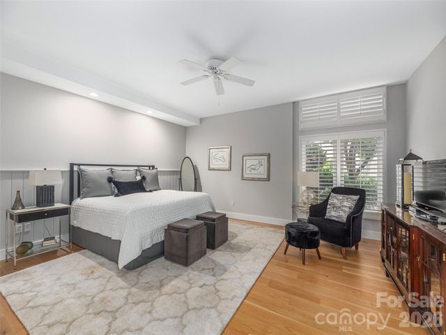 34 Dover Street, Asheville, NC 28804