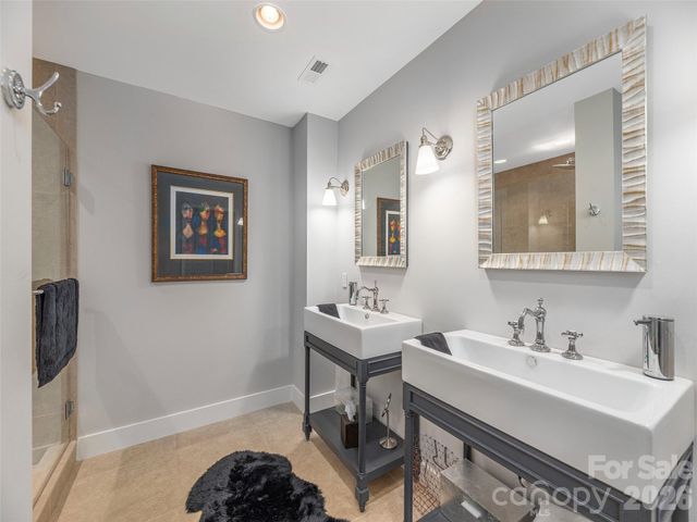34 Dover Street, Asheville, NC 28804