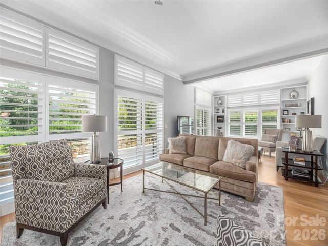 34 Dover Street, Asheville, NC 28804