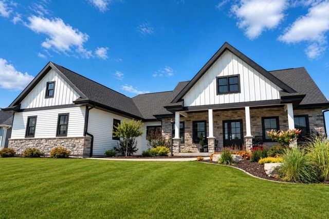 1045 Augusta Drive, Oregon, WI 53575