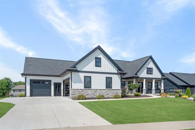 1045 Augusta Drive, Oregon, WI 53575