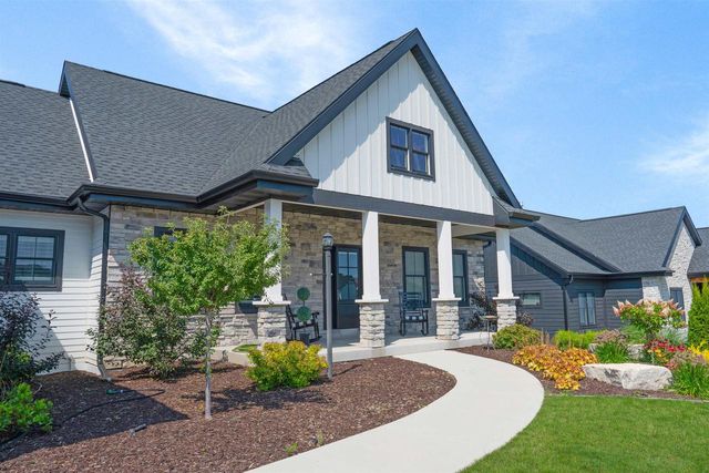 1045 Augusta Drive, Oregon, WI 53575