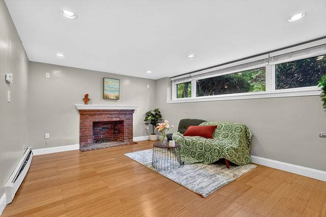 32 Bobolink Rd, Wellesley, MA 02481