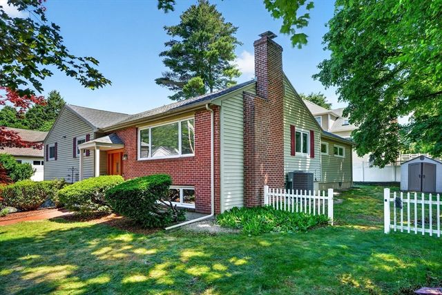 32 Bobolink Rd, Wellesley, MA 02481