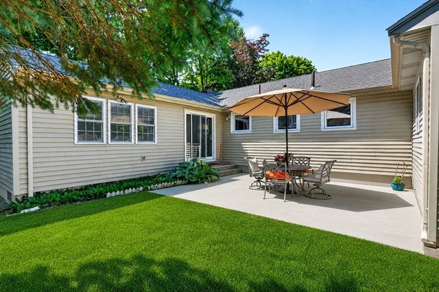 32 Bobolink Rd, Wellesley, MA 02481