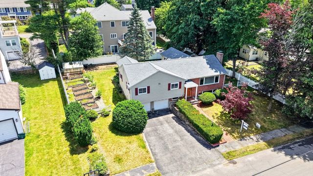 32 Bobolink Rd, Wellesley, MA 02481