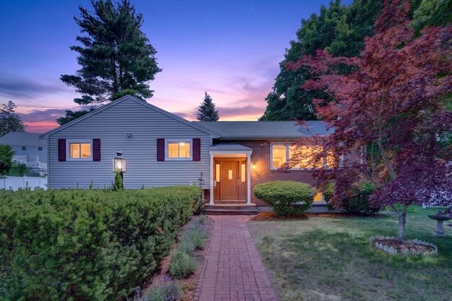 32 Bobolink Rd, Wellesley, MA 02481
