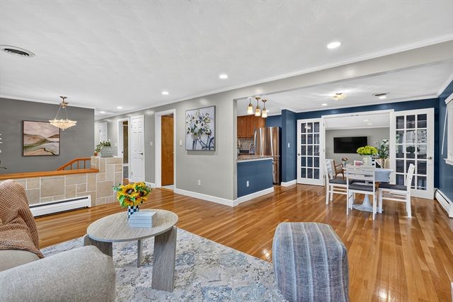 32 Bobolink Rd, Wellesley, MA 02481