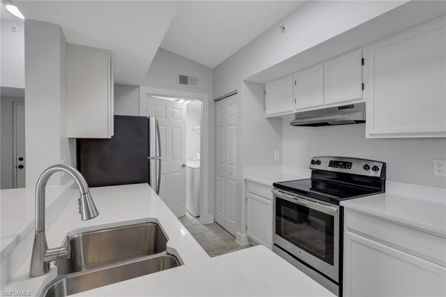 4625 Saint Croix LN 1136, Naples, FL 34109