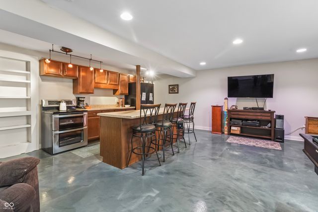 8928 Carriage Lane, Indianapolis, IN 46256