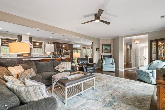 8928 Carriage Lane, Indianapolis, IN 46256