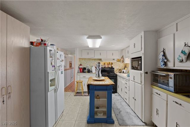 611 South Woodchips Road, Pahrump, NV 89048