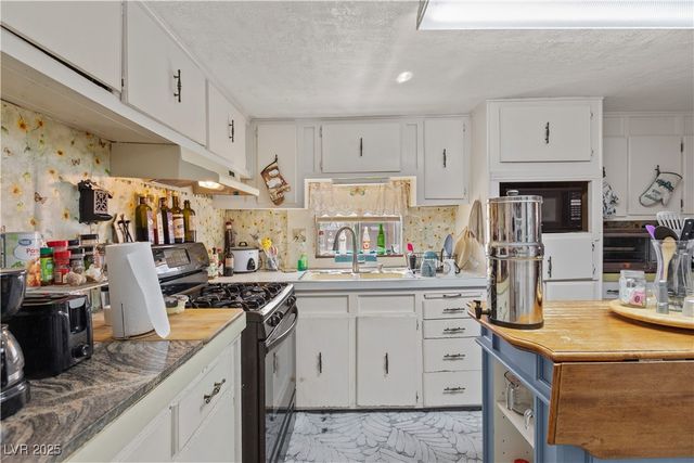 611 South Woodchips Road, Pahrump, NV 89048