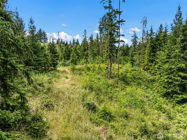 1 Andy Rogers Place NW, Seabeck, WA 98380