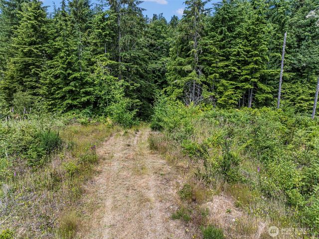 1 Andy Rogers Place NW, Seabeck, WA 98380