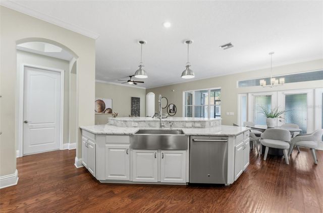 3203 LAKE GREEN COURT, Tampa, FL 33611