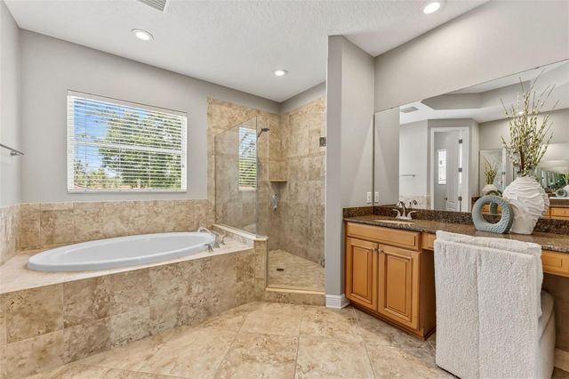 3203 LAKE GREEN COURT, Tampa, FL 33611