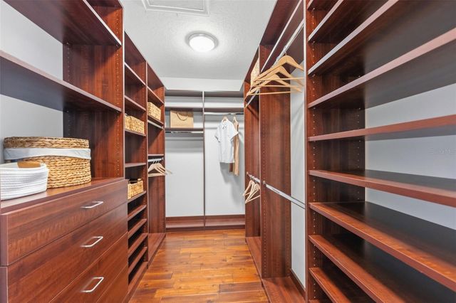3203 LAKE GREEN COURT, Tampa, FL 33611