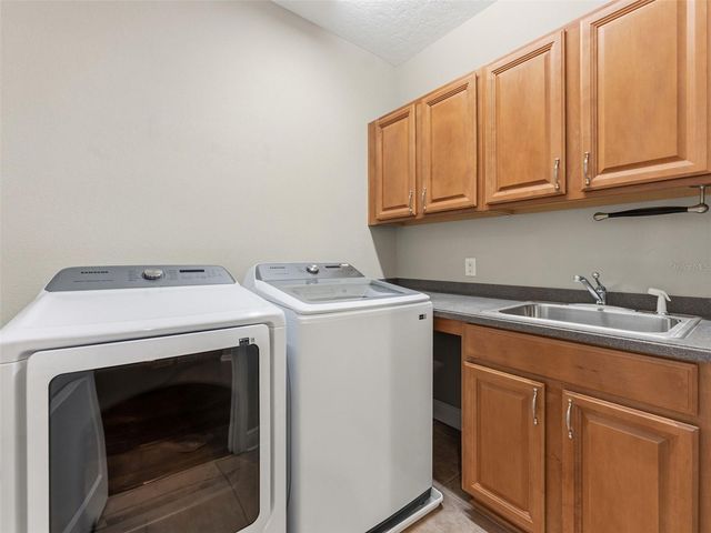 3203 LAKE GREEN COURT, Tampa, FL 33611
