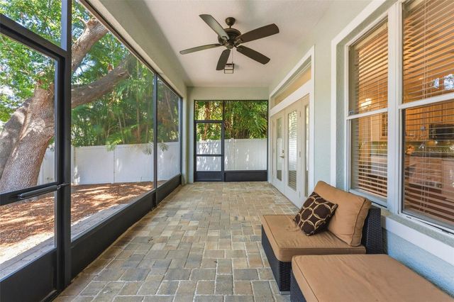 3203 LAKE GREEN COURT, Tampa, FL 33611