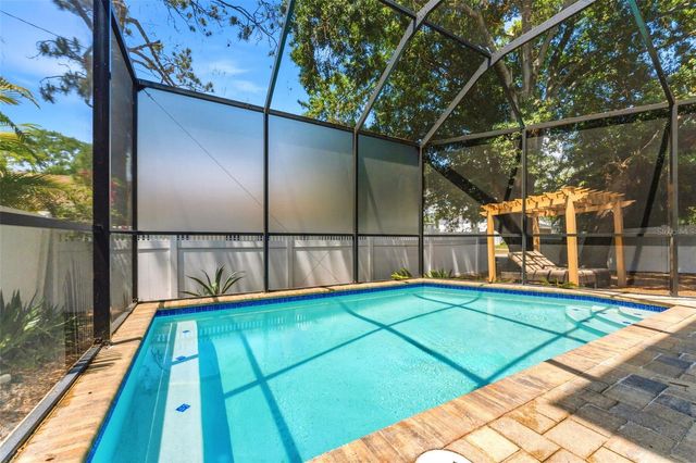 3203 LAKE GREEN COURT, Tampa, FL 33611