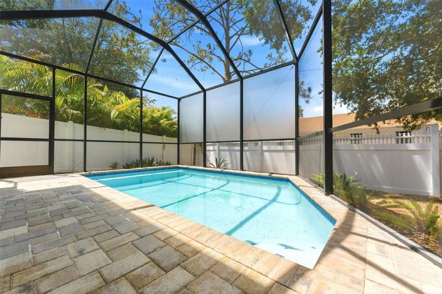 3203 LAKE GREEN COURT, Tampa, FL 33611