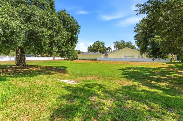 3203 LAKE GREEN COURT, Tampa, FL 33611