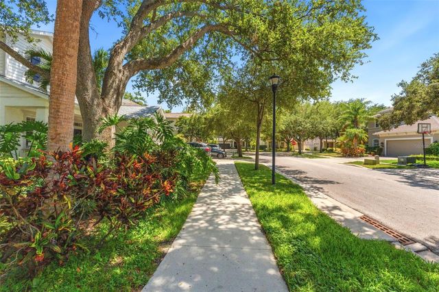 3203 LAKE GREEN COURT, Tampa, FL 33611
