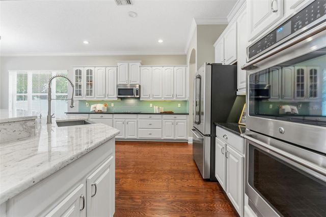 3203 LAKE GREEN COURT, Tampa, FL 33611