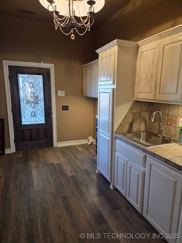 1404 N Broadway, Stigler, OK 74462