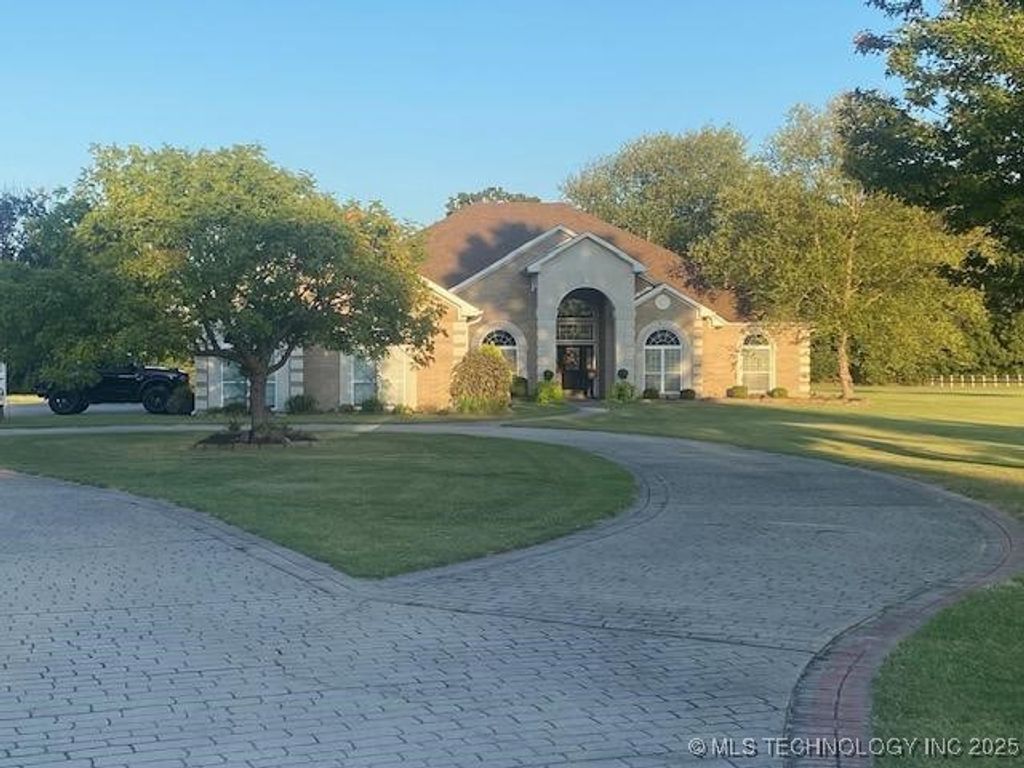 1404 N Broadway, Stigler, OK 74462