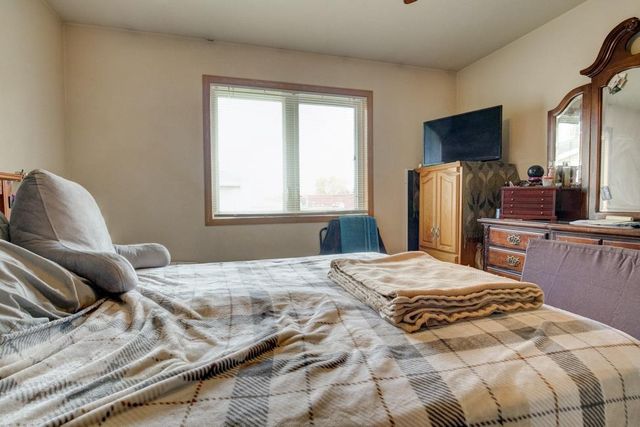 833 E RANDALL STREET, Shawano, WI 54166