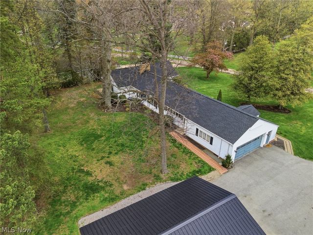 905 Mohawk Trail SW, Hartville, OH 44632